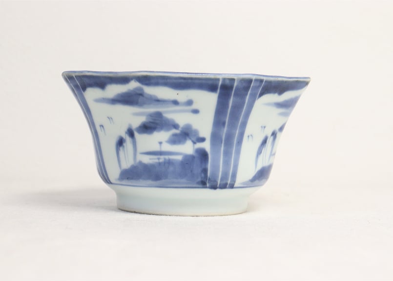 鉢□伊万里染付窓絵山水図八角形鉢 蛇の目高台 稲穂 雷紋 青華
