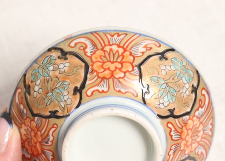 明治前期色絵牡丹と山葡萄図蓋茶碗