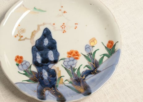 明治前期色絵梅と福寿草図6寸皿 色スレ