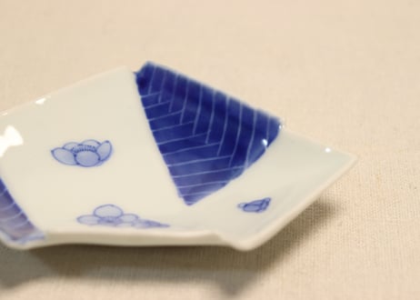 明治後期～大正京焼染付梅図折り紙型皿