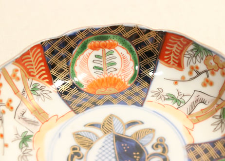明治前期色絵桃と松竹梅図なます皿　歪み