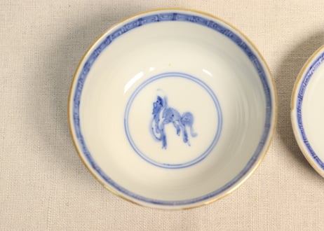 明治前期金彩染付山水図通り物飯茶碗