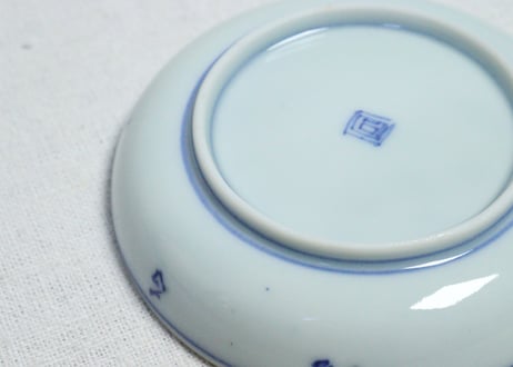 明治前期染付鷺と草花図小皿