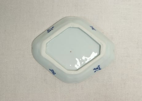 大正～昭和戦前染付鳥と唐草図菱形皿②少しかたつき
