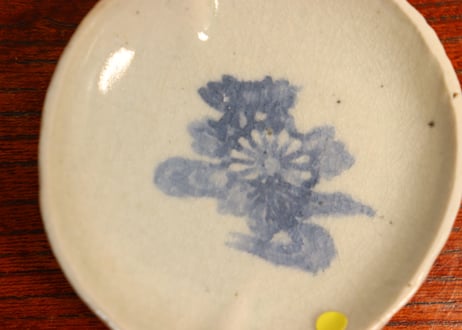 江戸中期コンニャク印判菊水図桃型豆皿①　甘手,ノミホツ