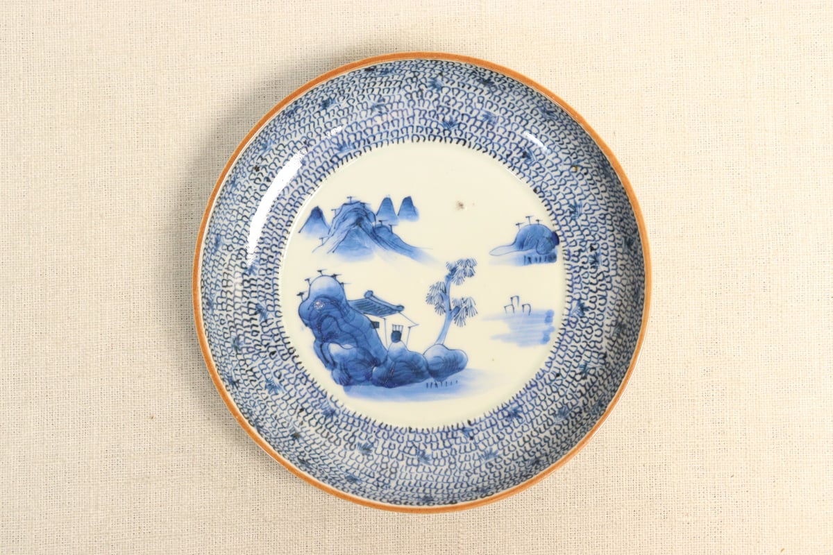染付 小皿 5枚 美品 山水 江戸 歪み 幾何学 唐草 銘 江戸幕末染付山水に微塵唐草図5寸皿②フリモノ | 吉祥寺PukuPuku