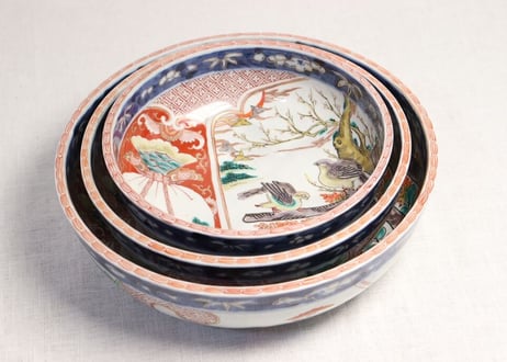 明治前期色絵鳥と巾着袋図三ツ組鉢 中サイズ釉剥げ