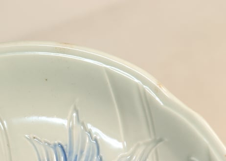 昭和戦前青磁陽刻金魚図6寸皿