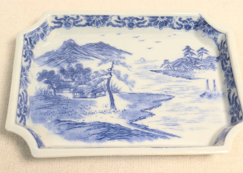 明治期 再興九谷 色絵兎山水公家図飾皿 尺2寸 明治後期～大正銅判山水図長角皿② かたつき | 吉祥寺PukuPuku