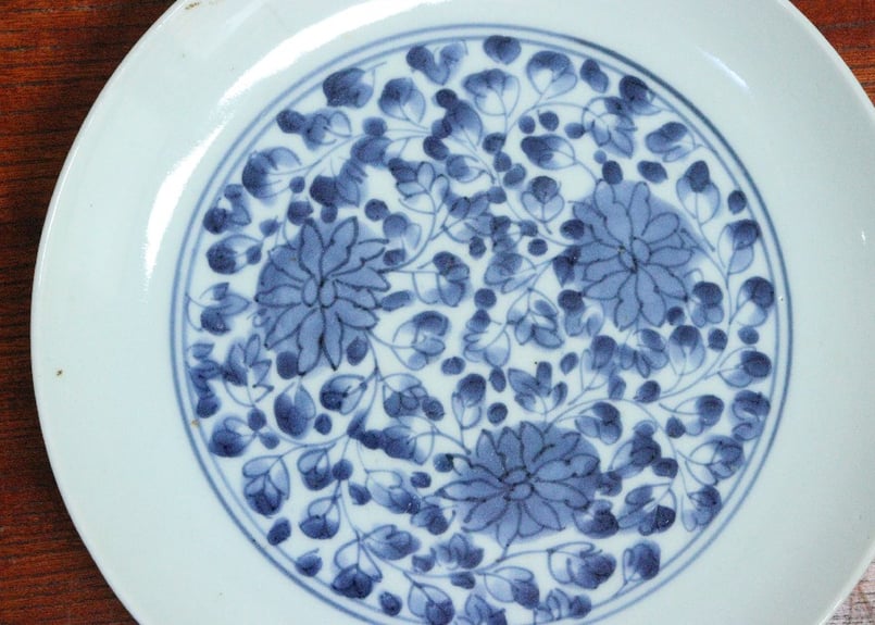 江戸前期染付藍九谷牡丹唐草図7寸皿③ ホツ,ニュウ | 吉祥寺PukuPuku