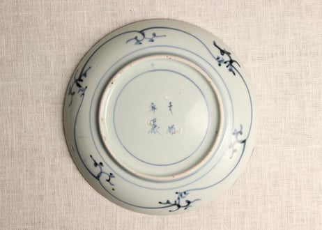 江戸中期染付墨弾き波と菊図６寸皿