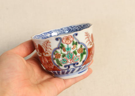 明治前期色絵花とシダ図向付 黒点