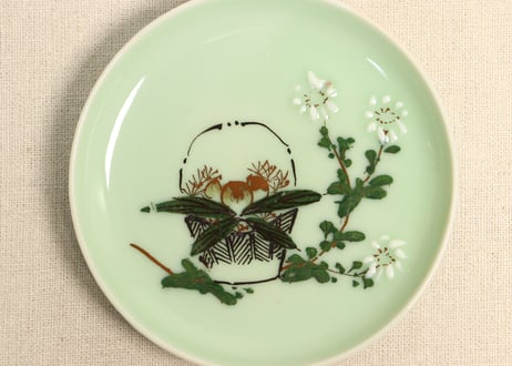 明治前期青磁色釉栗と菊図小皿