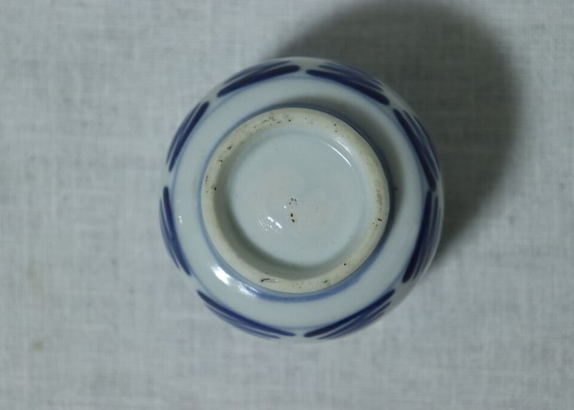 明治前期染付よろけ文ころ茶碗 窯傷 | 吉祥寺PukuPuku
