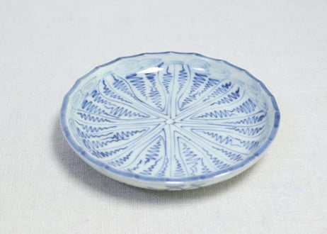 江戸後期染付よろけ文図小皿①　濃いめ