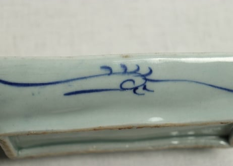 明治前期東北の焼染付牡丹図長皿 ノミホツ,少がたつき