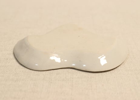 明治前期陽刻染付蔦型小皿