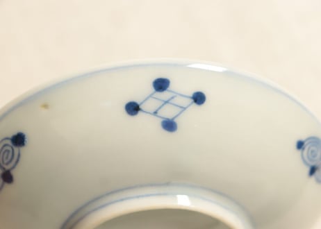 明治前期染付少年と蝙蝠図小皿③ノミホツ ,個体差多め