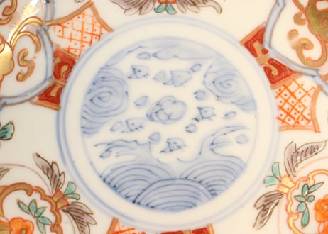 明治前期色絵法螺貝と花図小皿