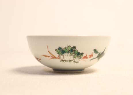 明治前期色絵菊に唐草と野菜図輪茶碗 5客組
