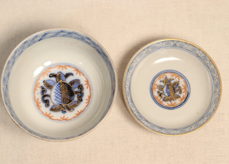 明治前期色絵桃と鶴図通り物飯茶碗 | 吉祥寺PukuPuku