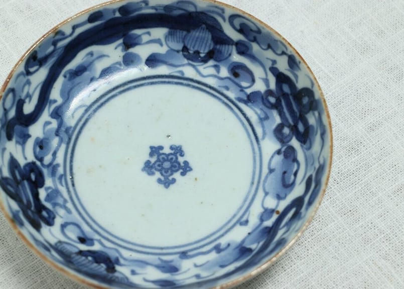 染付　雲龍図　江戸後期　10寸皿 江戸時代後期 古伊万里 染付 雲龍図 31.7cm 大皿 - メルカリ