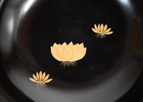 総黒蒔絵蕪大根図吸物椀　僅かなキズ有
