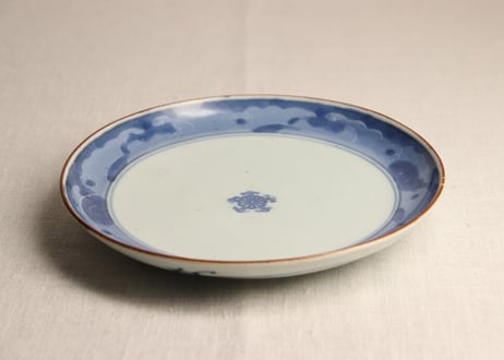 江戸中期染付墨弾き波と菊図６寸皿