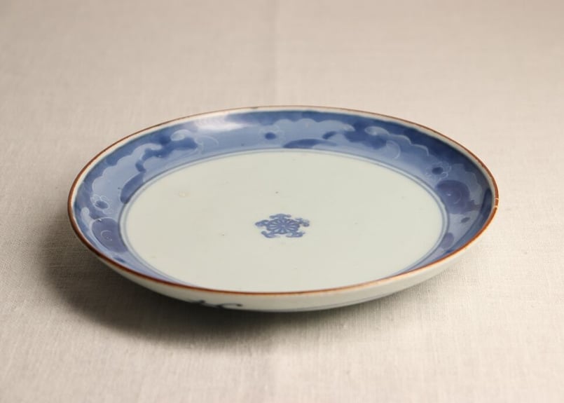 329　古瀬戸染付桃仙人吹き出し図猪口　無傷　江戸中期 329 古瀬戸染付桃仙人吹き出し図猪口 無傷 江戸中期