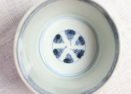 江戸後期染付菖蒲図猪口 ニュウ