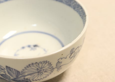 江戸後期染付菊と蝙蝠図飯茶碗