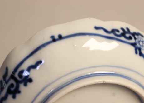 明治前期色絵軍配と松鶴図通り物小皿②高台ホツ