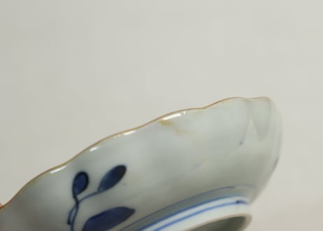 江戸幕末赤絵染付秋海棠と蝶図通り物小皿③ノミホツ