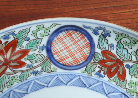 江戸中期色絵丸と唐草に花図7寸皿② ホツ
