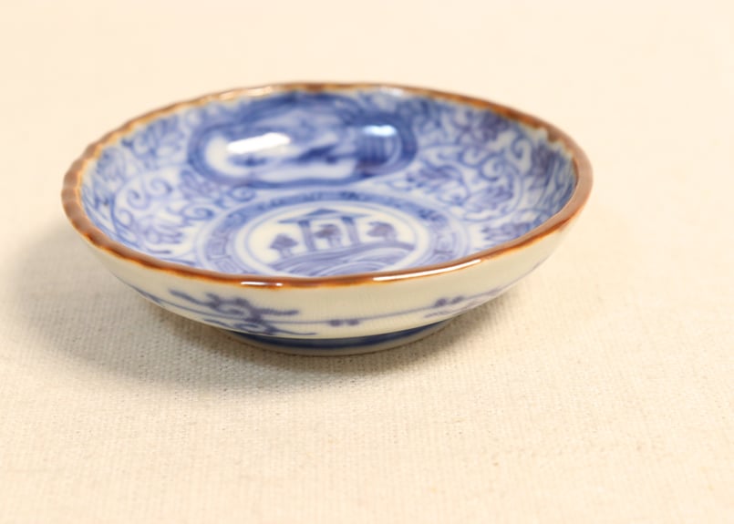 明治前期染付三方に山水窓絵と萩唐草図イゲ縁通り物豆皿