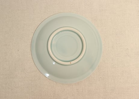 昭和戦前青磁陰刻梅図小皿
