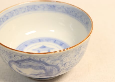 明治前期染付三方に山水窓絵と萩唐草図イゲ縁通り物蒸茶碗