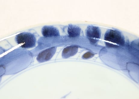 江戸中期染付牡丹と椿図6寸皿 がたつき,ノミホツ直し
