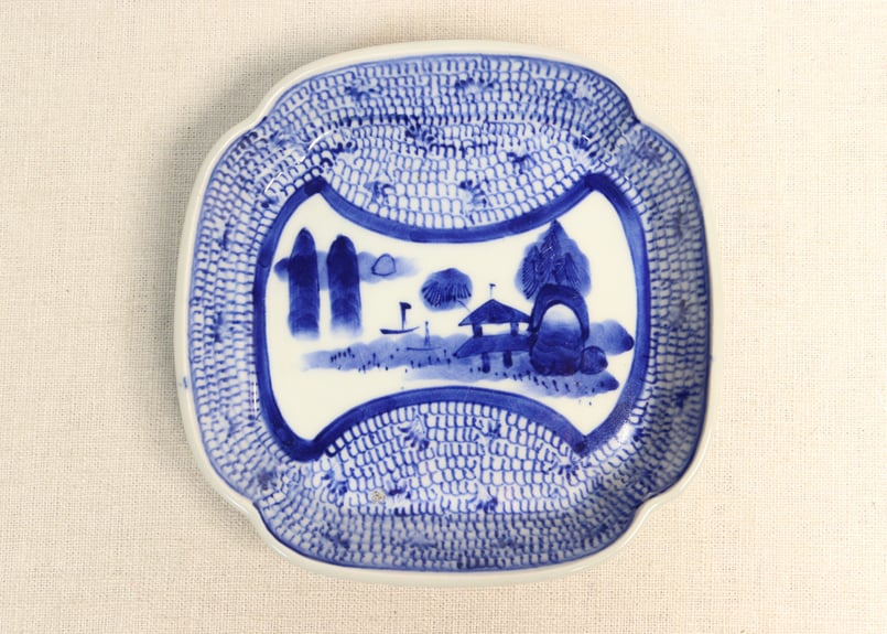 江戸初期　呉須　六角型　　豆皿　超極上　山水人物 月夜のウサギ図　１客　完品に近 江戸幕末染付山水と微塵唐草図入隅角なます皿②かたつき