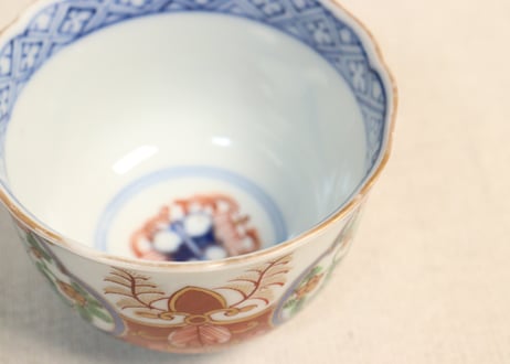明治前期色絵花とシダ図向付 黒点