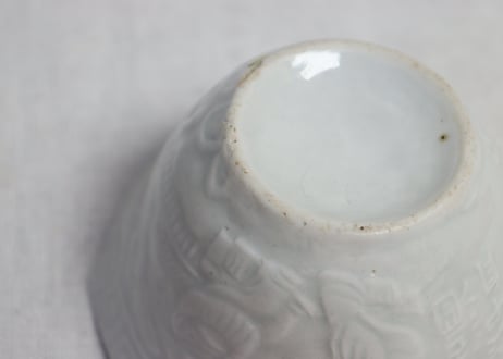江戸中期白磁陽刻人物と漢詩図八角向付　高台ホツ