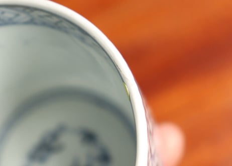 江戸後期染付蛸唐草文猪口④ 当たり傷,少甘手