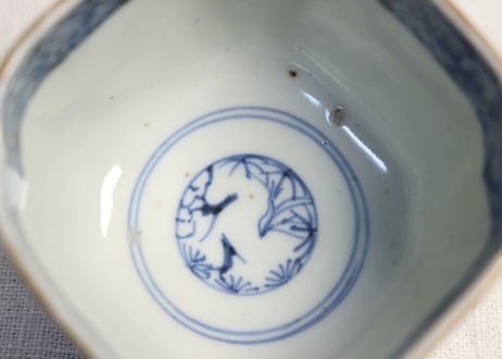 明治前期色絵四方に椿と萩図入隅角向付 高台ホツ