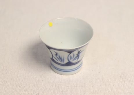 江戸後期染付丸窓に草花図広東型小猪口 小ニュウ