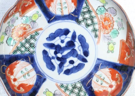 明治前期色絵三方に菊図小皿②　甘手,見込み薄め