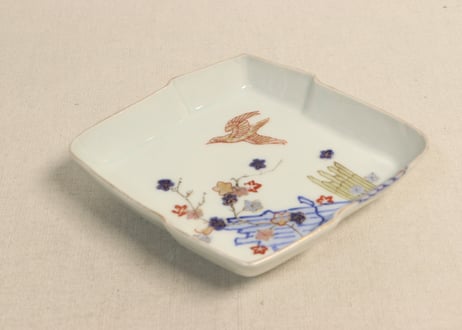 明治後期～大正色絵紅葉と鳥図縁立菱形皿①鳥に金彩あり,釉剥げ
