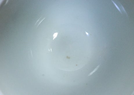 江戸後期染付柳に牡丹図広東型猪口③　高台ホツ