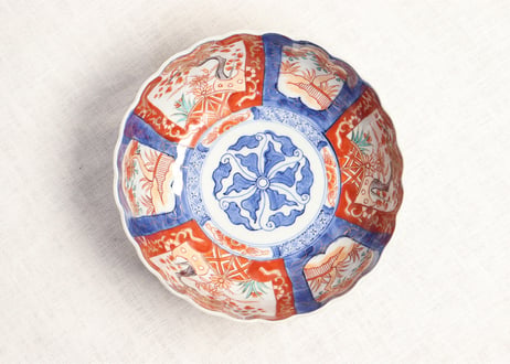 明治前期色絵六方に桜と梅図三ツ組鉢 小・中に高台ホツ