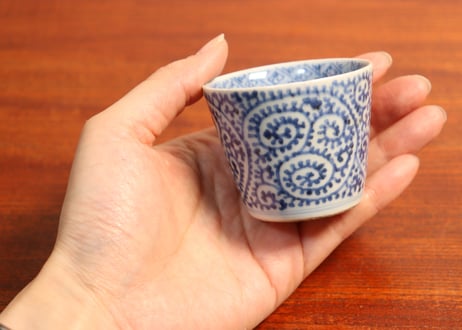 江戸中期染付蛸唐草図小猪口②ノミホツ,かたつき