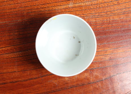 江戸中期染付白磁猪口　あたり傷